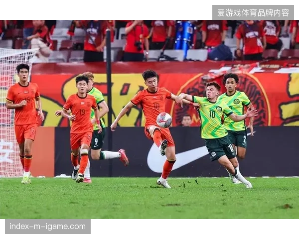 中国U22国足防线注意力不集中被弱旅破门，球队传接失误过多导致场面被动